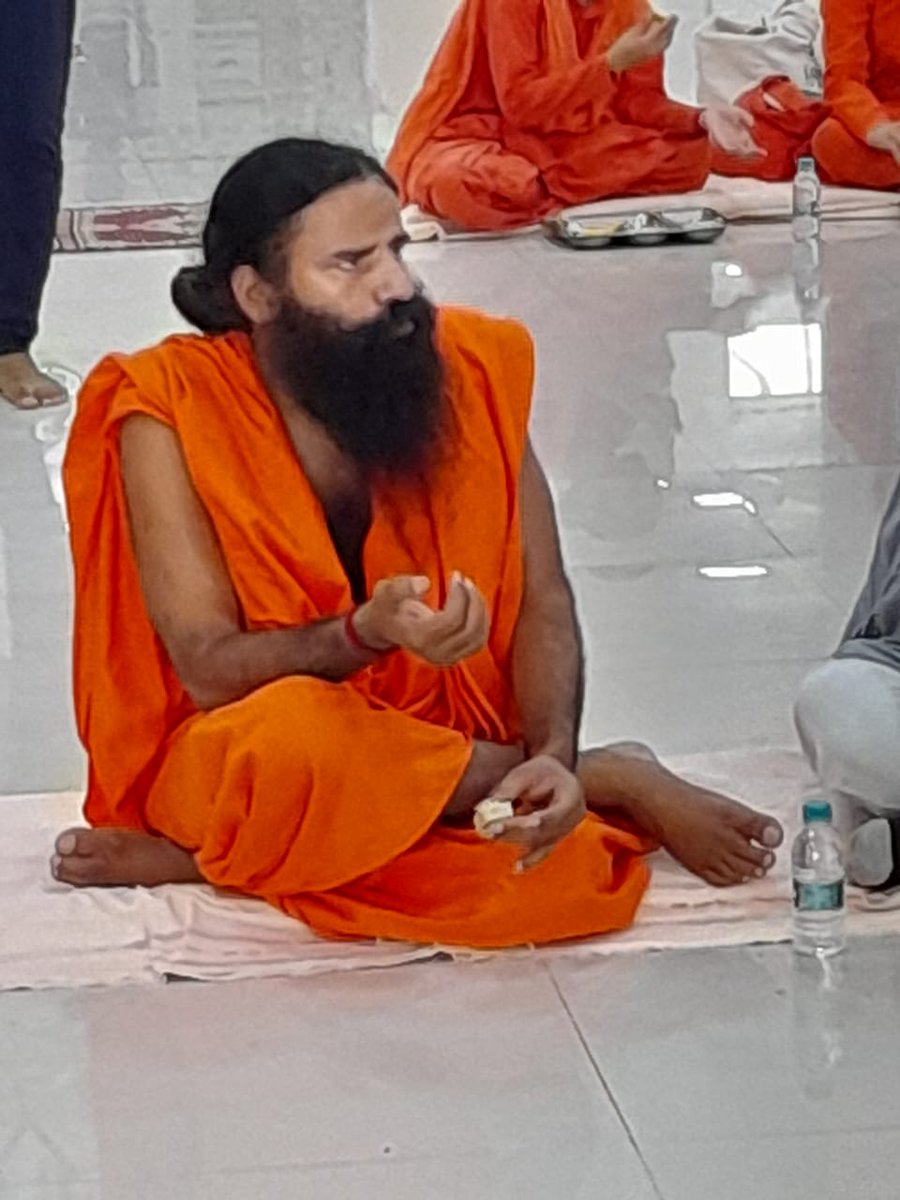 Gurupoornima par Param pujya Swamiji maharaj ne Sadhko ke sath Pankti me baithkar bhojan prasad swikar kiya <a href="/swabhimani1/">Shifted to @drjaideeparya</a> <a href="/rakesh_bstpyp/">भारत</a> <a href="/JnaneshwarDr/">Dr Jnaneshwar Nayak</a> <a href="/RanjitaSsha/">रंजीता #सोशाल_योगी</a> <a href="/Sanjivani_MPYS/">Sanjivani_MPYS #SocialYogi</a> <a href="/UshaBhagat16/">Usha Bhagat 🇮🇳राष्ट्रभक्त सोशल-योगीनी।</a> <a href="/ArvindK25055431/">Arvind Kumar Pandey</a> <a href="/HanumanRolania/">हनुमान आर्य</a>  <a href="/meenakshibhat82/">Ⓜ️eenakshi🅱️hat🇮🇳🇨🇦 (#सोशल योगी)</a> <a href="/SandeepKasnia20/">Sandeep Kasnia</a>  <a href="/sandeep_yb/">सोशल योगी संदीप सनातनी🏃 🇮🇳</a>