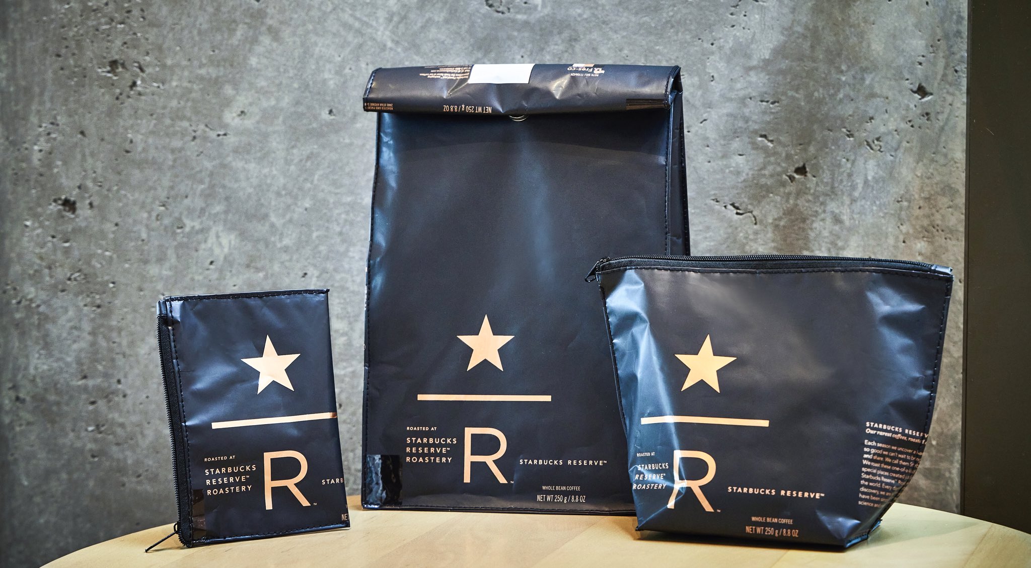 スターバックス リザーブ ロースタリー 東京 廃棄になるはずだったコーヒー豆のパッケージ材料を アップサイクルした新シリーズが登場 スターバックス リザーブ のコーヒー豆の Rロゴが印象的なパッケージデザインを生かし カードケースやランチ