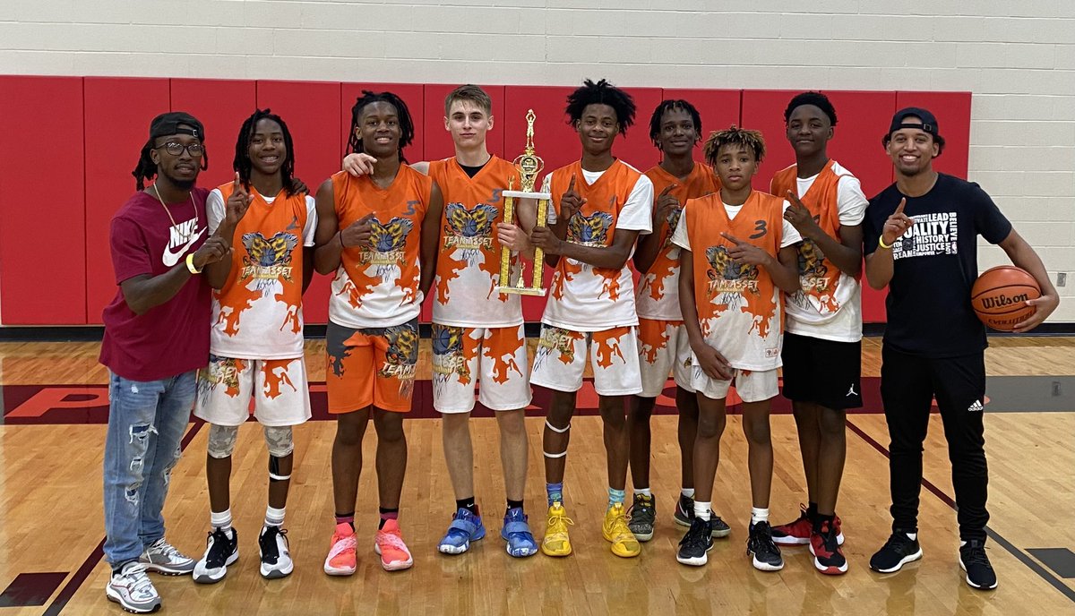 asset_team's tweet photo. Congratulations to the 2023 Team Asset group on winning the Back 2 School Jam Championship!! Very talented group to look out for in the future!! #TeamAsset #CoachYoung #CoachQ #CoachPJ https://t.co/TtUnS5p1fU