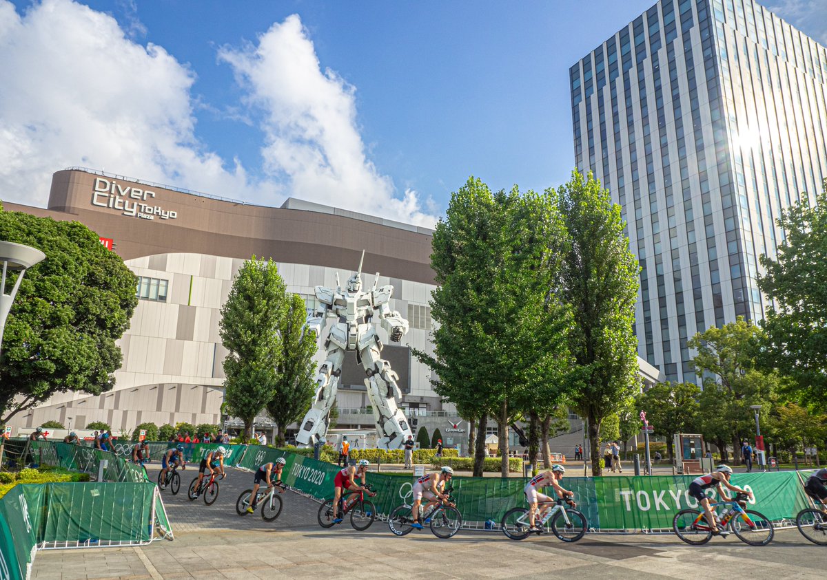 yoshi115t's tweet photo. トライアスロンはバイクが #実物大ユニコーンガンダム の前を通過するコース。
優勝されたクリスティアン・ブルンメンフェルト(@kristianblu)さんも撮影していました。
Kristian Blummenfelt, who won the triathlon and won the gold medal
#Tokyo2020 #triathlon #gold 
 #トライアスロン男子 https://t.co/C7SjSJ2uak
