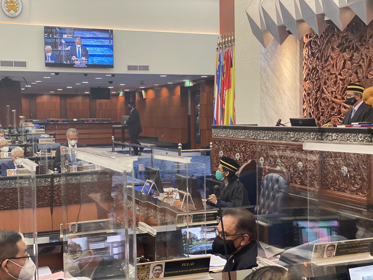 Sila retweet jika anda setuju parlimen perlu mengundi dan bukan saja duduk mendengar penerangan dari #KerajaanGagal #KerajaanBangsat