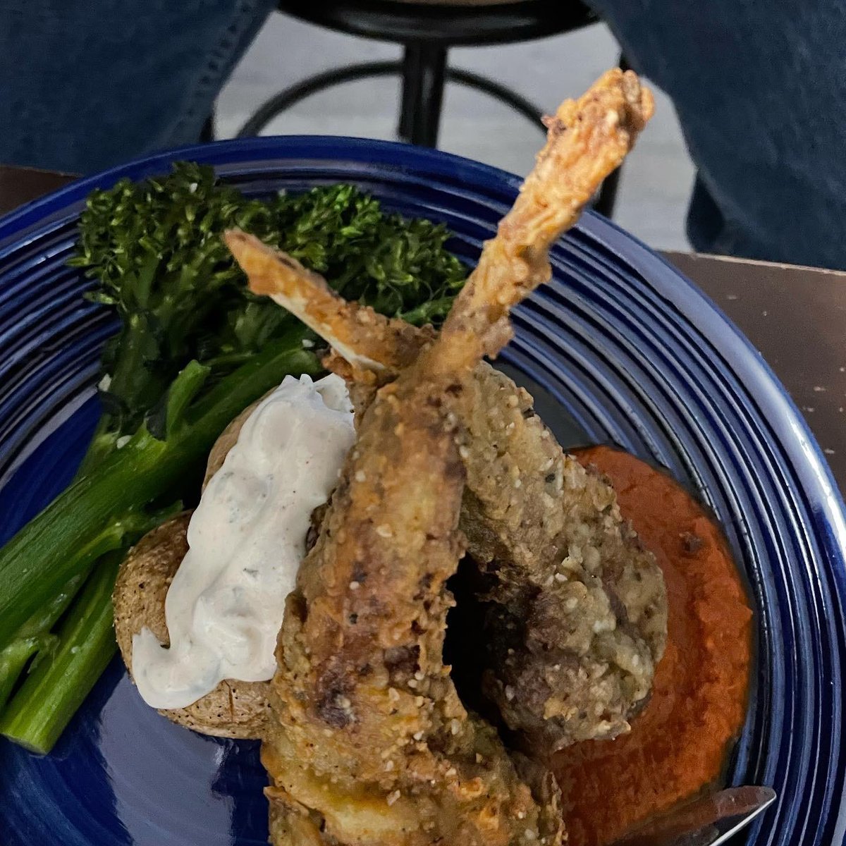 theSPORTSFAN69's tweet photo. When you get invited to have Dinner by CHOPPED CHAMPION Chef Shac’D all because your Customer Service went above and beyond and get a plate of 
Fried Lamb Chops 
Smashed Potatoes 
Broccolini
#Season34Ep4TheGreaterTater
Thanks Again for invite
#DELICIOUS 
#MAGENTAGLOVEEXPERIENCE https://t.co/ZzI3dSjDLd