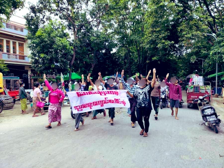 KYITHAR95368969's tweet photo. Despite brutal crackdown by #JuntaTerrorists , anti Military Movement of educational strike was successfully marched at #AungMyayTharSan Tsp, #Mandalay Region. LET US BREATHE #WhatsHappeningInMyanmar #July26Coup #StopSACFromRobbingO2 https://t.co/yB9PW0tYRf