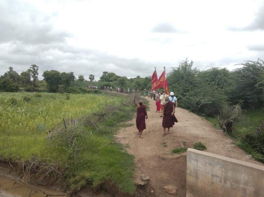 A demonstration was held in #Butalin Township, Monywa District, Sagaing Region on the morning of July 26 to overthrow the dictator.

LET US BREATHE

#StopSACFromRobbingO2
#July26Coup 
#WhatsHappeningInMyanmar