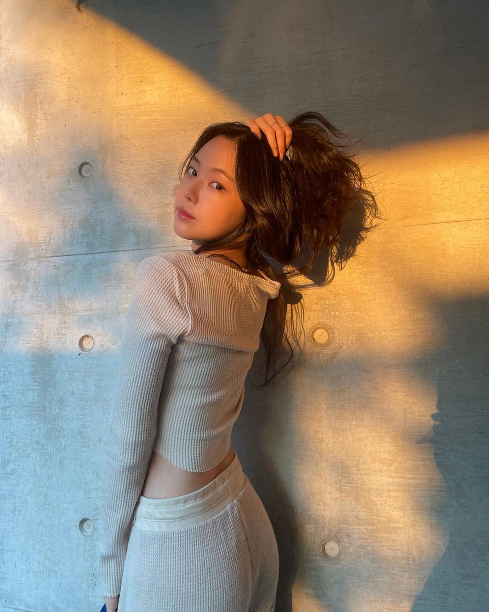 claireeeuna's tweet photo. In The Sunset

[Naeun Instagram Updated 📸]
https://t.co/I7qbWwLtOA

#Naeun #Apink #fashion #sunset https://t.co/XjB9RsBeQz
