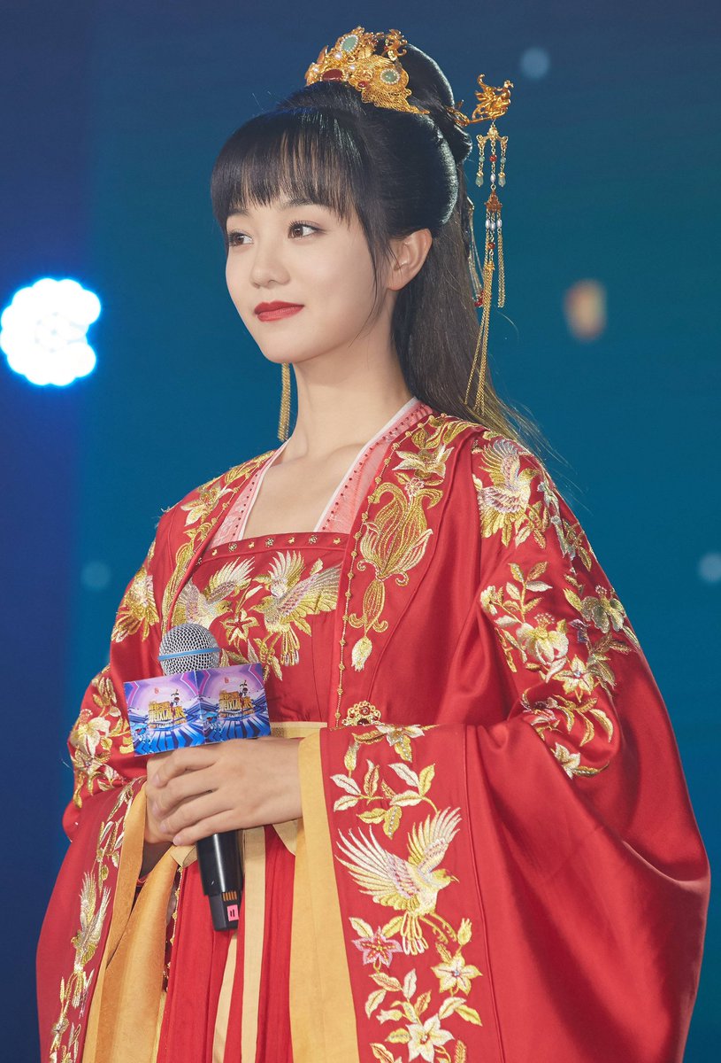 heli________'s tweet photo. Our sleepless princess 💝🥰 #SleeplessPrincess #HuYixuan https://t.co/ySBabtsvm2