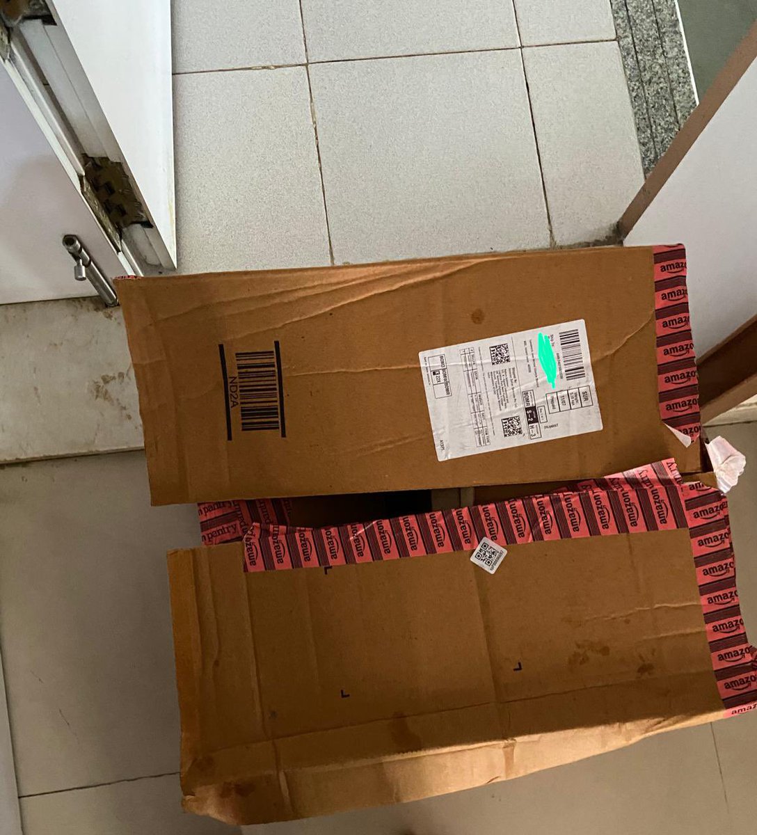 rahulthakar87's tweet photo. @amazonIN @rnd_diaries off late parcels are received in damaged conditions. https://t.co/zDertOK6Pi