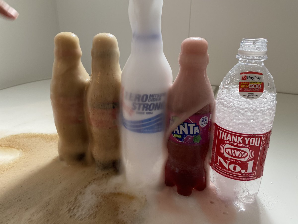 小沢えみり ４児ママ على تويتر 自由研究でメントスコーラをやった長女 2リットルのジュースでやったほうがもっと迫力あっただろうけど 飲み物ムダにしちゃうから 小さめでやってみた 成分表だけは私が書いてあげた