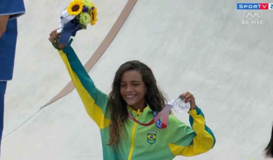 brazilian Rayssa Leal won an olympic silver medal in skate and she's only 13 being the youngest Olympic medalist brazil ever had i'm so so proud of her!!!!!