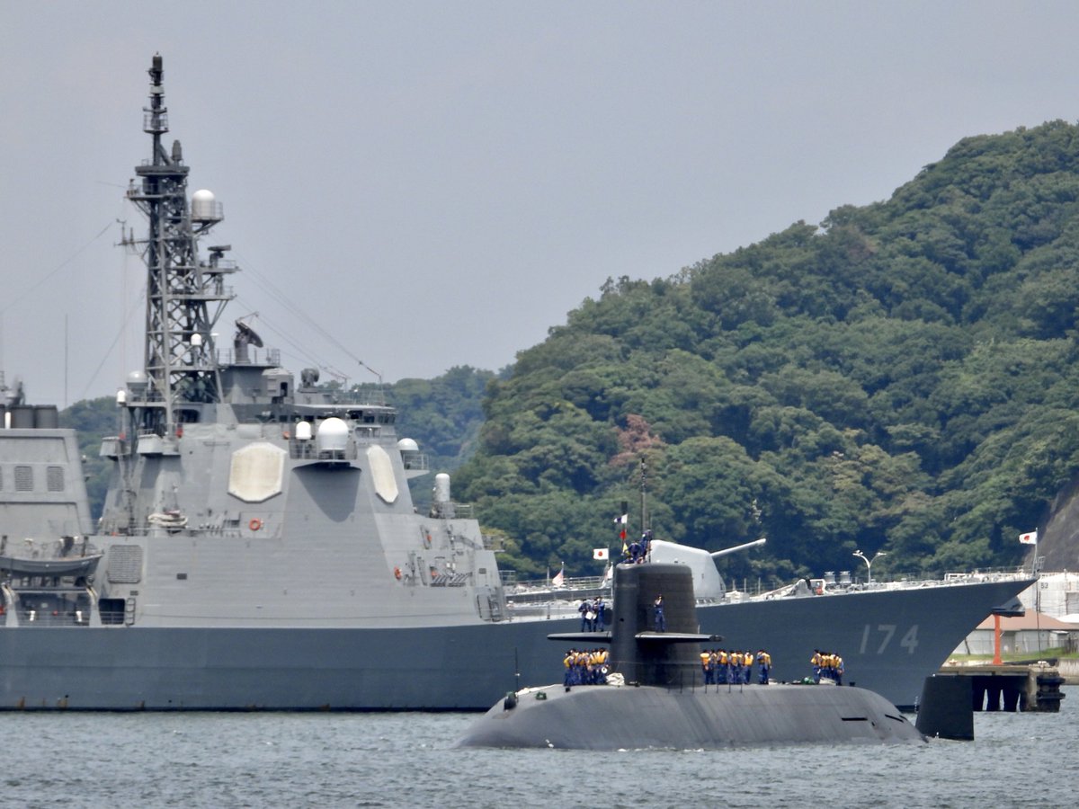 svXwunjkknbmZYw's tweet image. 🐳おやしお型潜水艦
　　&amp;amp;DDG-174 きりしま姐さん