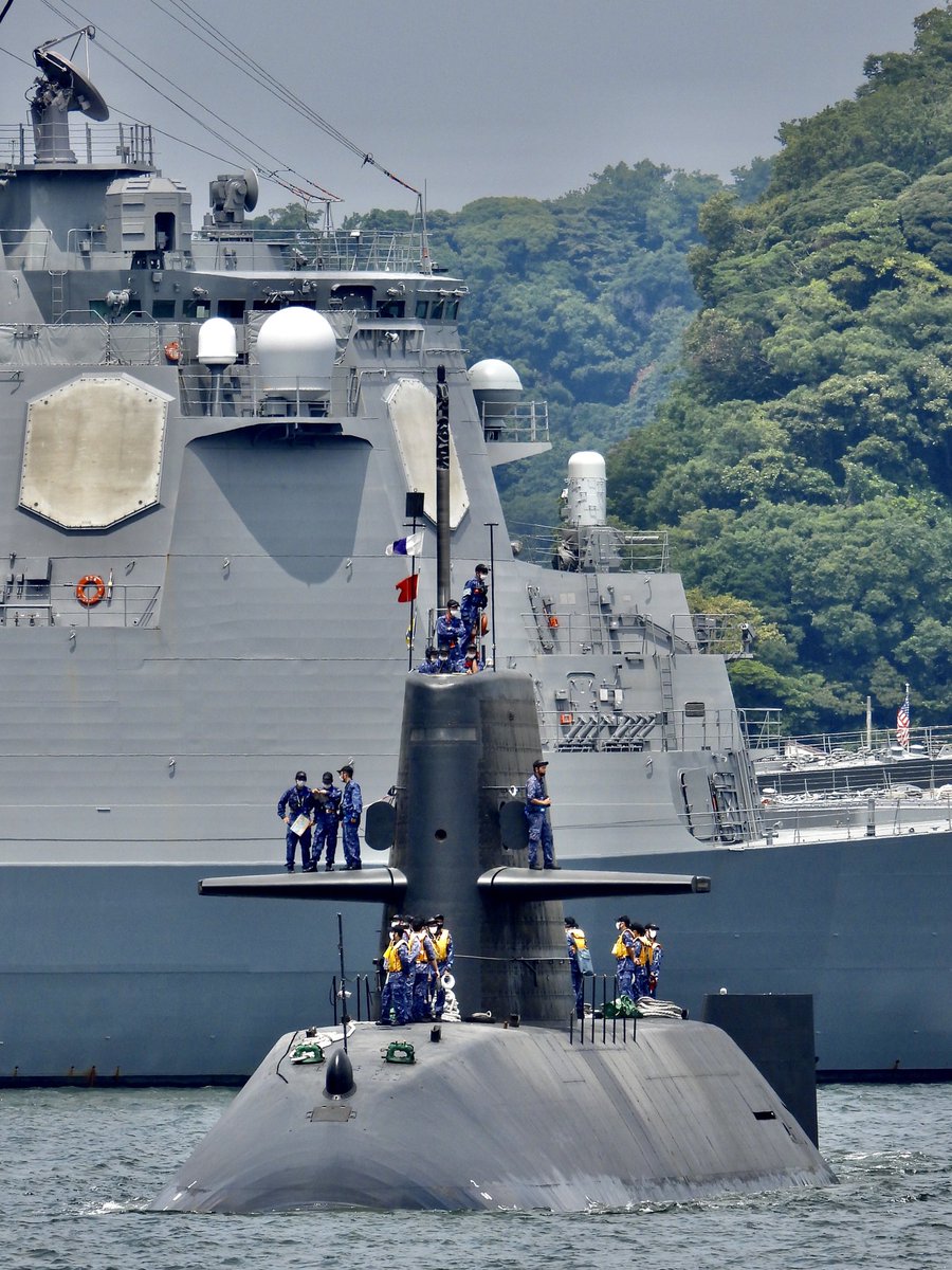 svXwunjkknbmZYw's tweet image. 🐳おやしお型潜水艦
　　&amp;amp;DDG-174 きりしま姐さん