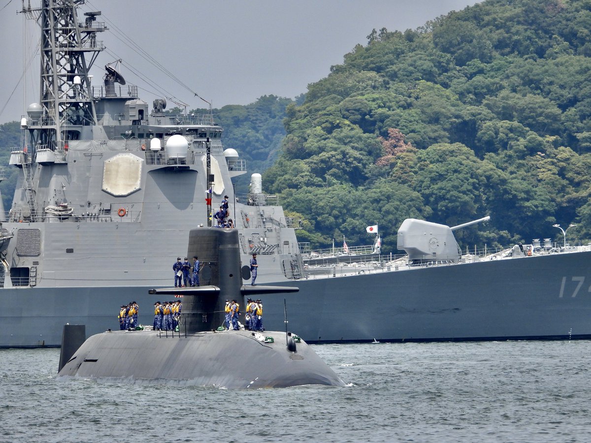 svXwunjkknbmZYw's tweet image. 🐳おやしお型潜水艦
　　&amp;amp;DDG-174 きりしま姐さん