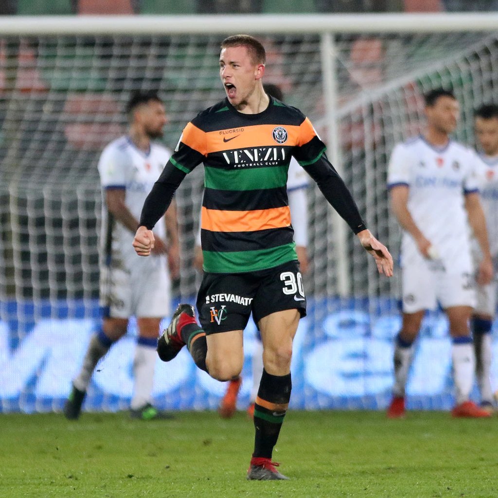Calciolocoo's tweet photo. #SerieA : El #Venezia anuncia la renovación del contrato del jugador Michael #Svoboda. El defensa austriaco permanecerá en el club hasta el 30/06/2024. #Calcioloco https://t.co/gxkOfFWNBM