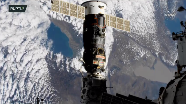 Ruptly's tweet photo. Russian Progress 77 Cargo Craft and Pirs Module set to undock with ISS
LIVE: https://t.co/550hTR46CX
#Progress77 #InternationalSpaceStation #ISS https://t.co/GgYseBqlXR