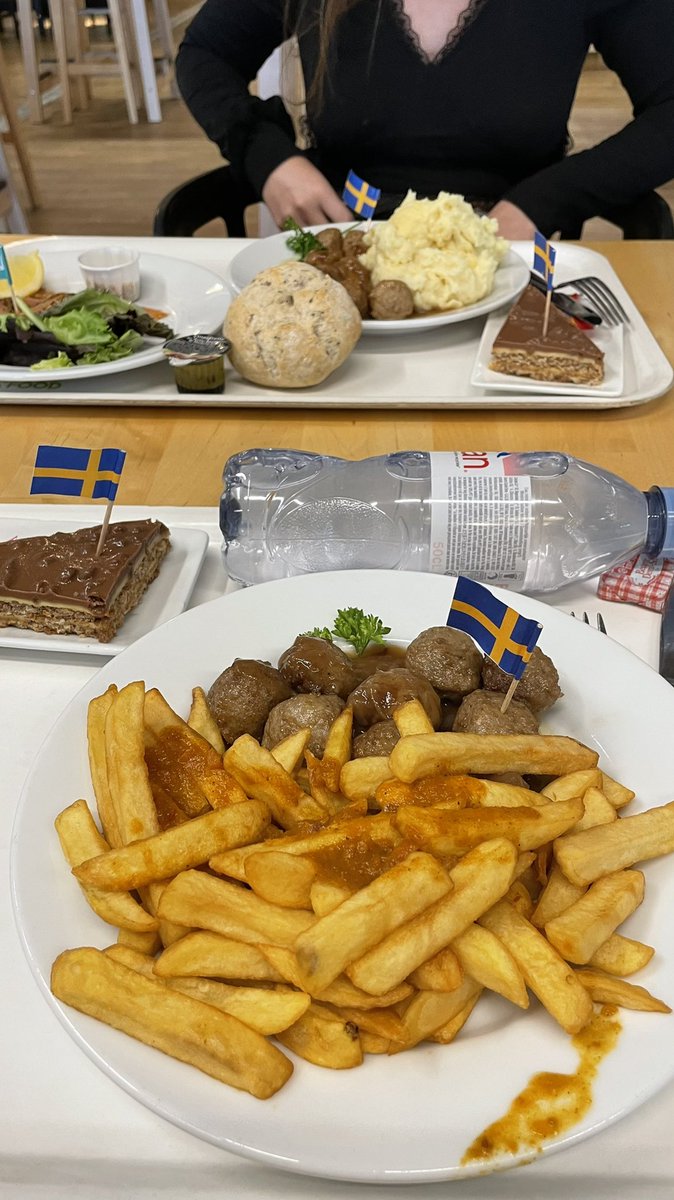 wshlequipecava's tweet image. Du cou g amener ma princesse manger à IKEA pour nos 5 ans, super bon, on a séparer l’addition en 2 et on a eu ke pour 10€90 chakun, super rentable, on y retournera🤌