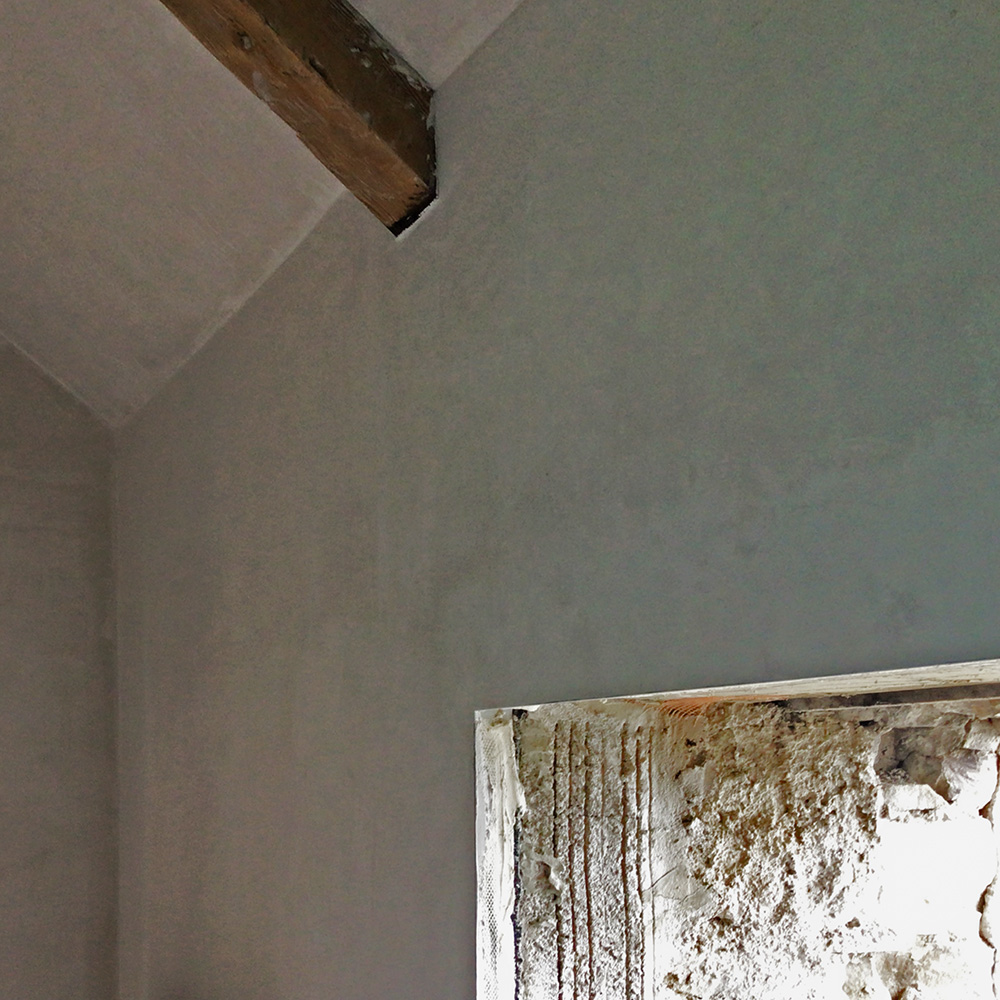 ecologicalbuild's tweet photo. #Calsitherm insulation & moisture control boards bonded over level #lime plaster applied on exposed #stonework. Sash windows to follow, and the uneven stone reveals finished with #Diathonite cork/lime plaster. https://t.co/CVVboJktcg https://t.co/obUSlqvrPf