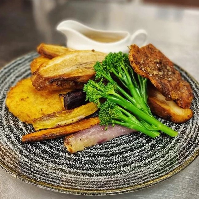 GeorgeHotelKent's tweet photo. Book your table for dinner via our website or call us on 01580 713348 and our team will be happy to help! 
(Please note we are closed Sunday evenings through August and September) #cranbrook #cranbrookhighstreet #shepherdneame #shepsfood https://t.co/0OfVM15wk0