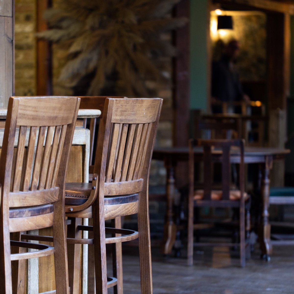 crookedbillet's tweet photo. What an amazing week it was welcoming guests #backtothebar thanks everyone so much for keeping the bar team in good company and look forward to seeing you again this week! 🍻 #togetheratyoungs @youngspubs #wimbledoncommon https://t.co/HoMfzGjCBU