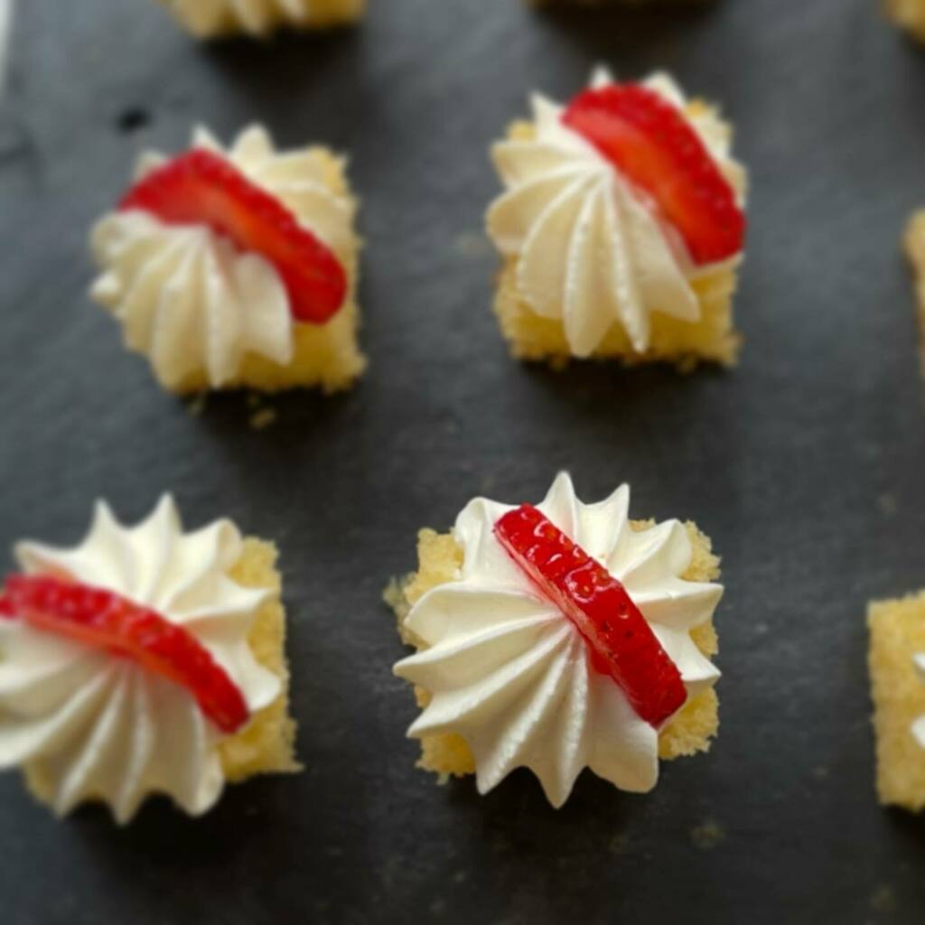 PopUpDiningRoom's tweet photo. Victoria Sponge bites from the lovely memorial gathering held yesterday. 
Sadly, there weren’t any left overs!!! 

#memorialcelebration #funeralcatering #sidmouthdevon #devon #privatecatering #familygathering #neverforgotten #cateringservice https://t.co/NkBFvZ3fs8 https://t.co/K7mLqmxIfU
