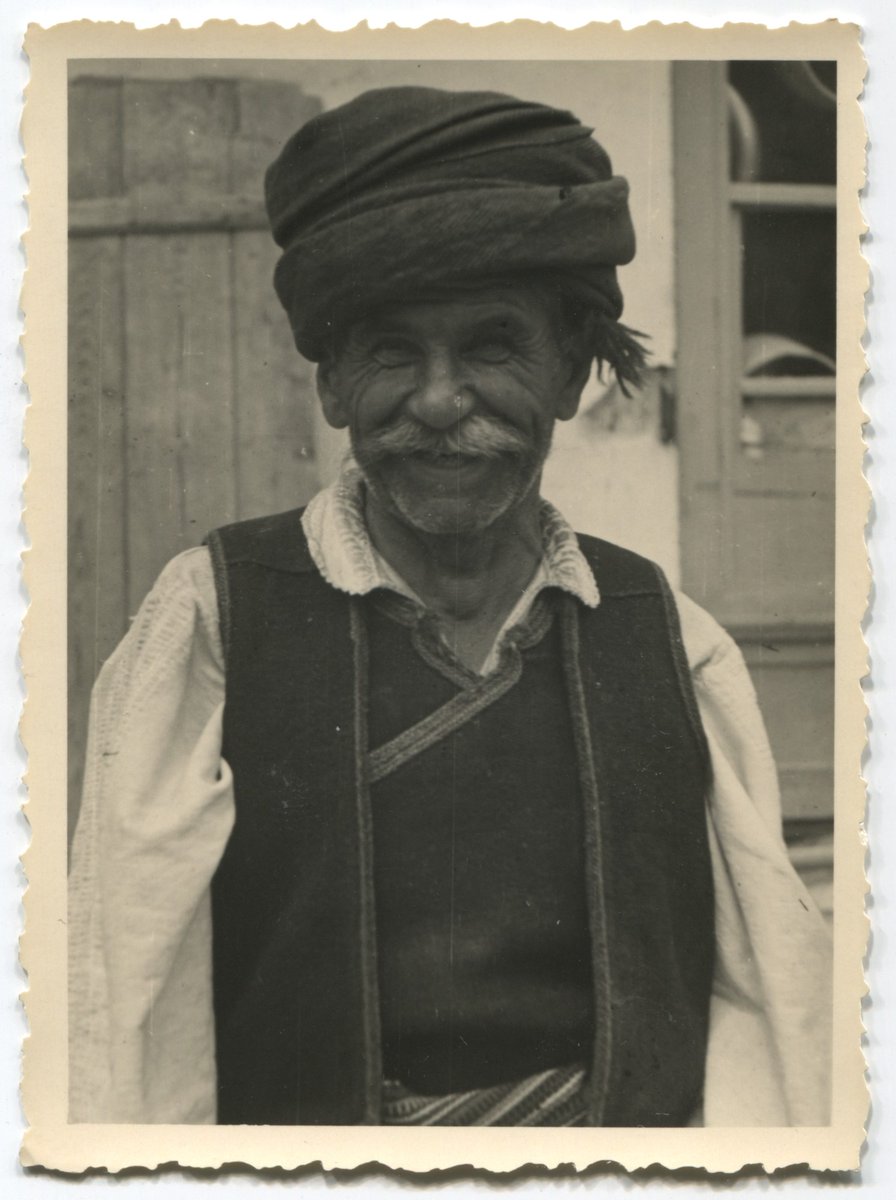 BalkanDunyas's tweet photo. #Balkan insanı türkülerindeki gibi gülümser. Biraz acı, biraz tatlı... https://t.co/mERbrcmvhM