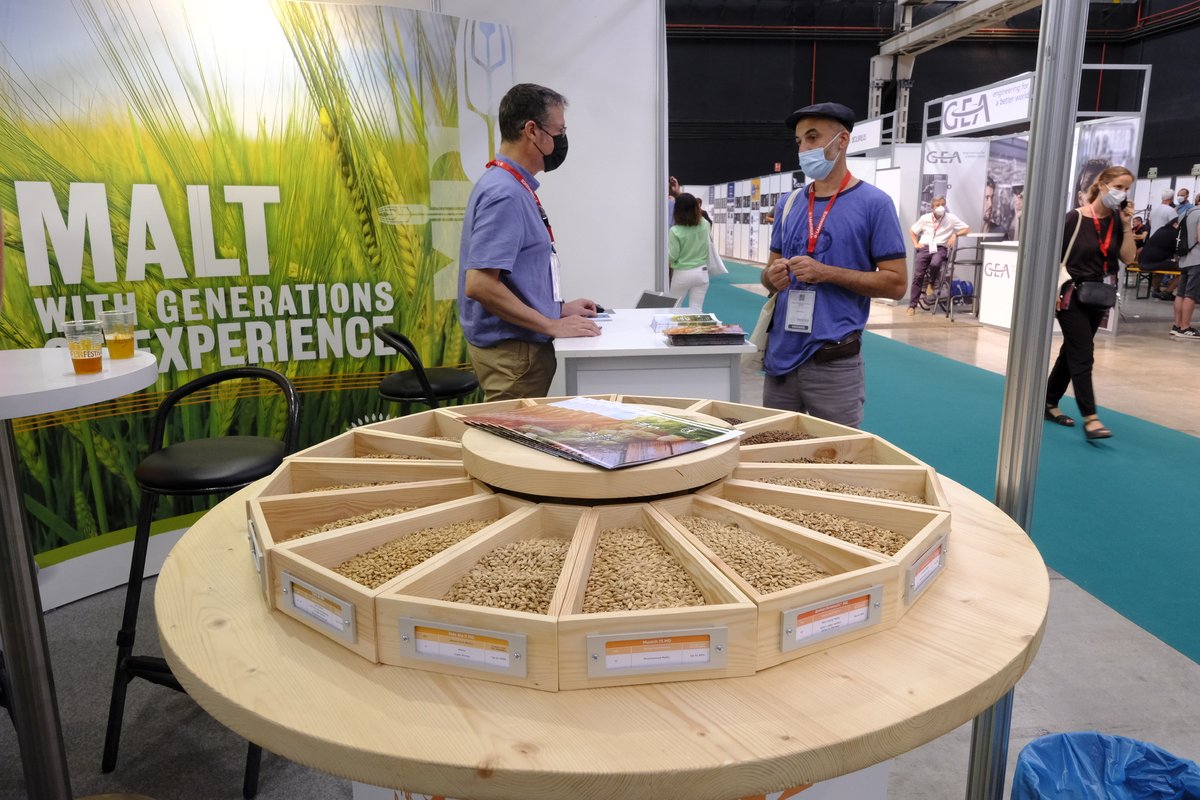 fargahospitalet's tweet photo. [Balanç] 

Èxit de la 1a edició d'InnBrew, assegurant la seva continuïtat

La Innbrew, certamen organitzat per @BcnBeerFest, ha demostrat que el sector de la cervesa artesana té prou maduresa com per comptar amb un saló professional propi i independent.

▶️https://t.co/xqCGDjSnMY https://t.co/tviQcQCbo4