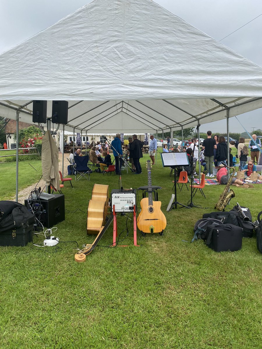 Good times at the weekend playing for lovely folk at this family gathering near #faversham #kent the weather held up & swing was swung. #gypsyswing #rocknroll #gypsyjazz #swingjazz #summer #metrovipers #acousticguitar #doublebass #clarinet #saxophone #vocalharmony #livemusic