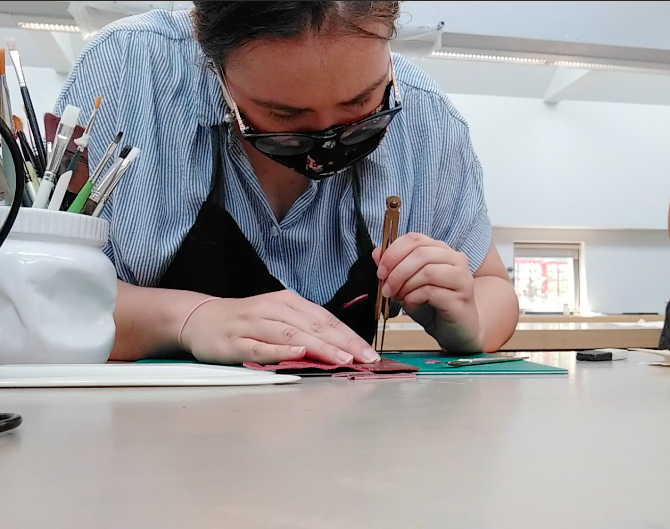 tex_cons_uofg's tweet photo. We are thrilled to introduce 1st year student Katica Laza who is on #conservationplacement at the #britishlibrary @BL_CollCare - currently learning #bookbinding techniques #bookconservation #paperconservation #crossdisciplinelearning
Images by permission of the British Library https://t.co/Rn8VjzxOYS