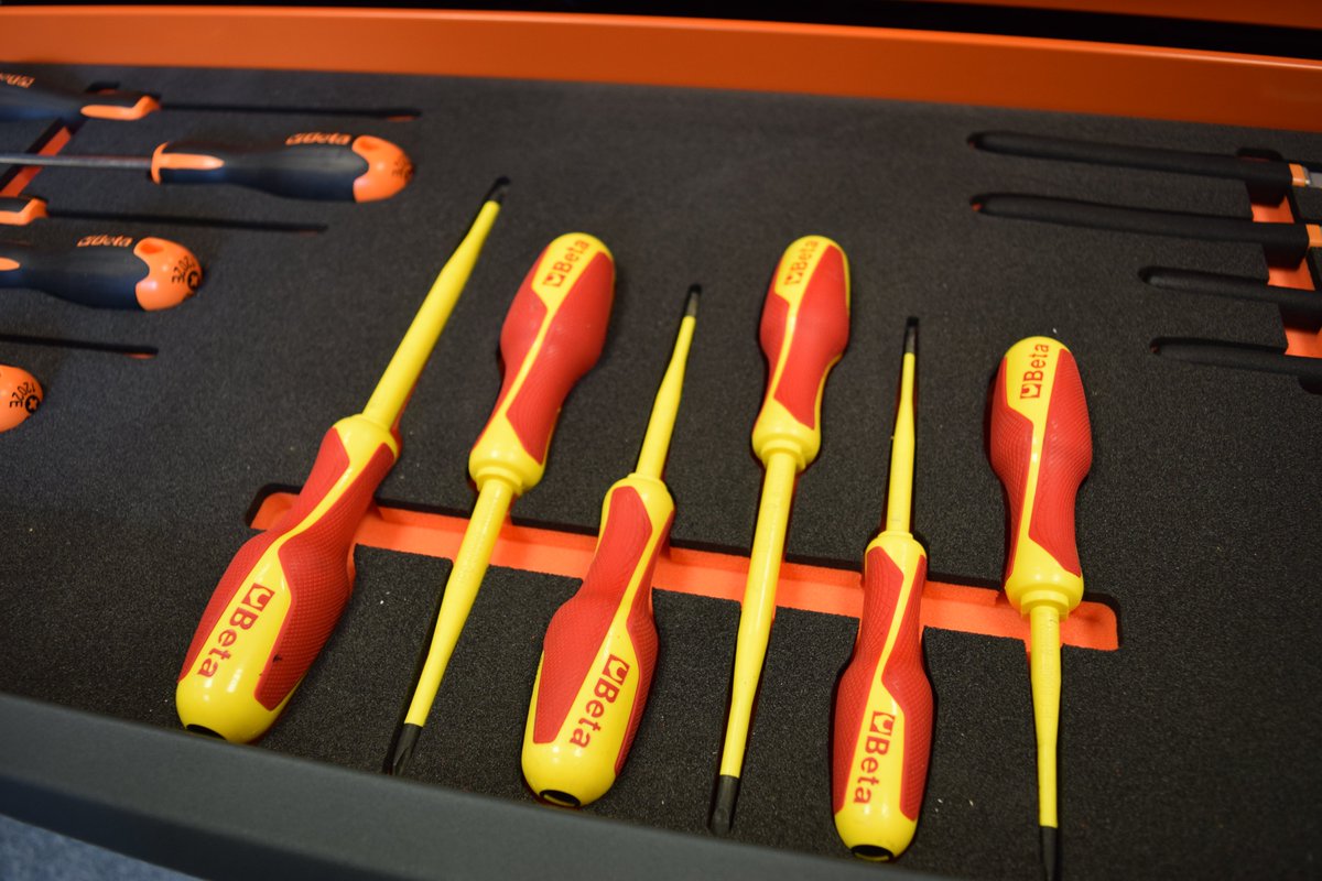 BetaToolsUK's tweet photo. This #5s toolbox solution left us recently and is making its way to West Midlands Railways to support their new apprentices. 

#railindustry #engineering #apprentices #Betatools https://t.co/8UN9v8imb1