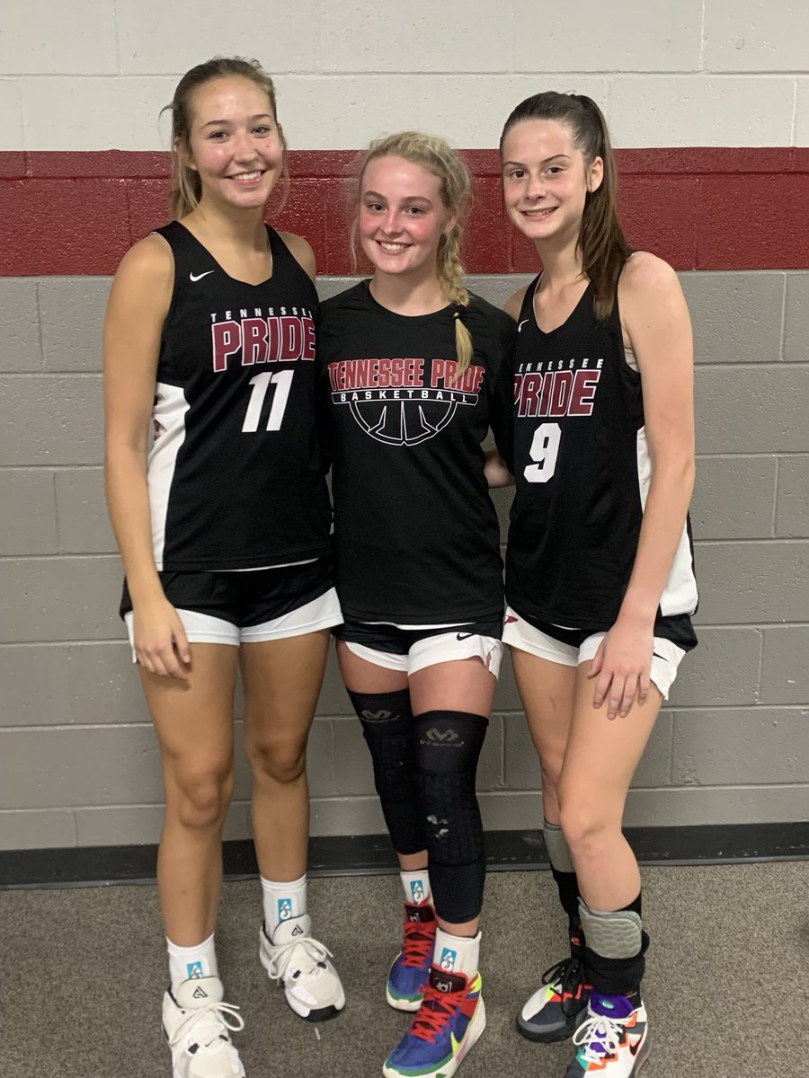 AmberSawyer80's tweet photo. Proud of these girls! They’ve put in some work this summer! 🏀💪🏻🦅 can’t wait for school season! #keepgrinding #TTPFamily #Eaglevilleschool #EHS https://t.co/hCAOQwa7te