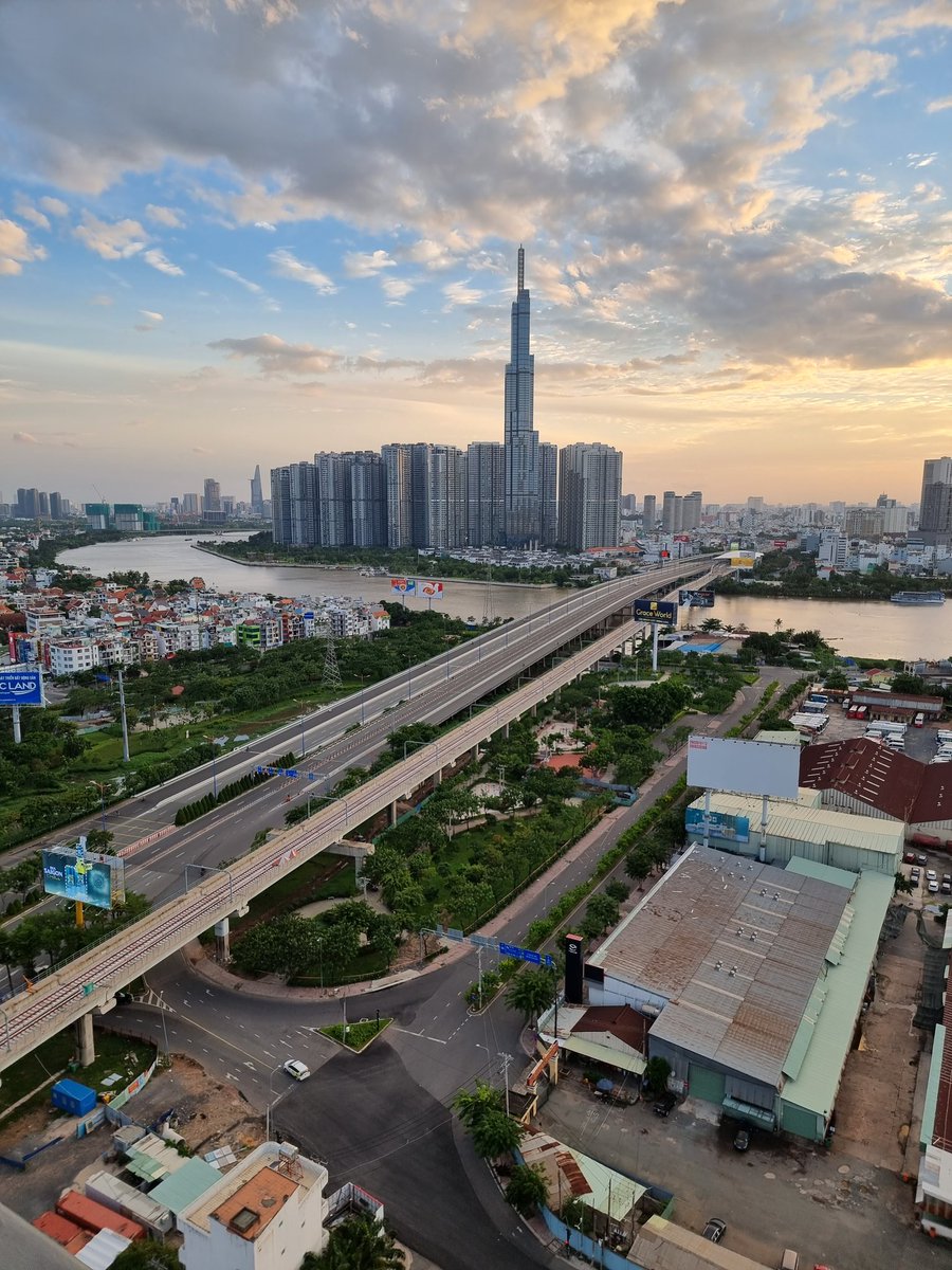 First day of the 6p curfew for Saigon and it looks like people are complying. I have never seen it this quiet on the roads. Hopefully this works! 🇻🇳💪