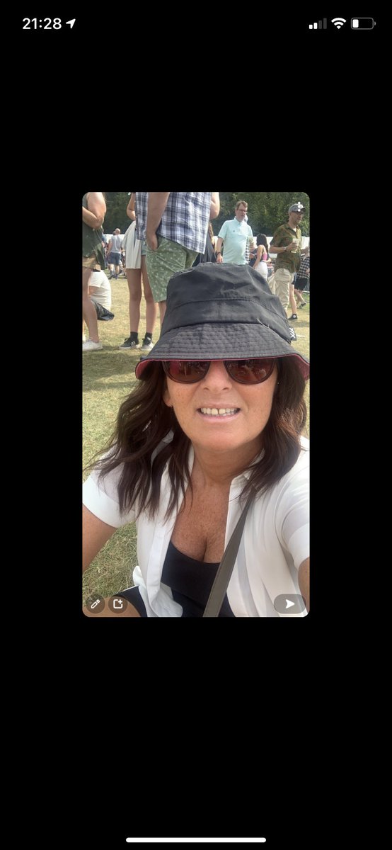 LouiseWeight's tweet photo. Tramlines it’s been a pleasure… #sheffield #tramlines #twatinahat #music #dancing #Comedy #3daysoffun #drinking @tramlines https://t.co/HEEAvYv96W