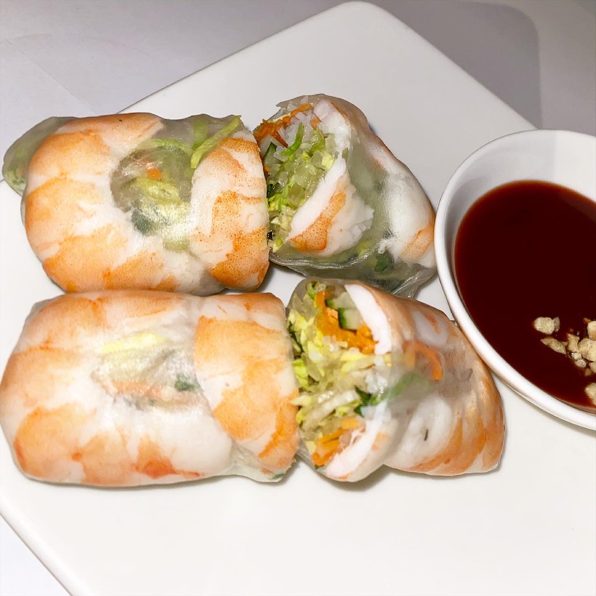 PhamHouse_WH's tweet photo. Let’s try summer rolls with prawns dipped into the peanut sauce!!! https://t.co/Y0U3kMiT31