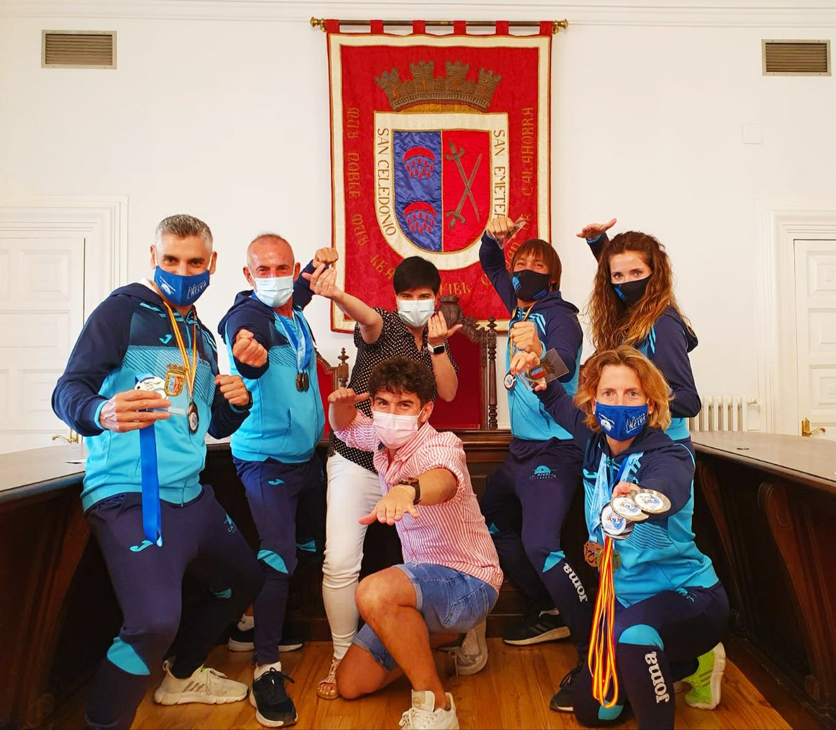 cnrivalia's tweet photo. MUY agradecidos a la concejalía de deportes Pilar Bazo y al Teniente Alcalde Esteban Martínez por recibimos en el Ayuntamiento de Calahorra e interesarse por nuestro deporte...detalle sumarse a la tradición del @cnrivalia 👏 #FotoNinja
#Motivacion
#NonStop
https://t.co/trkrJG2y7u https://t.co/jNUBNRi4G4