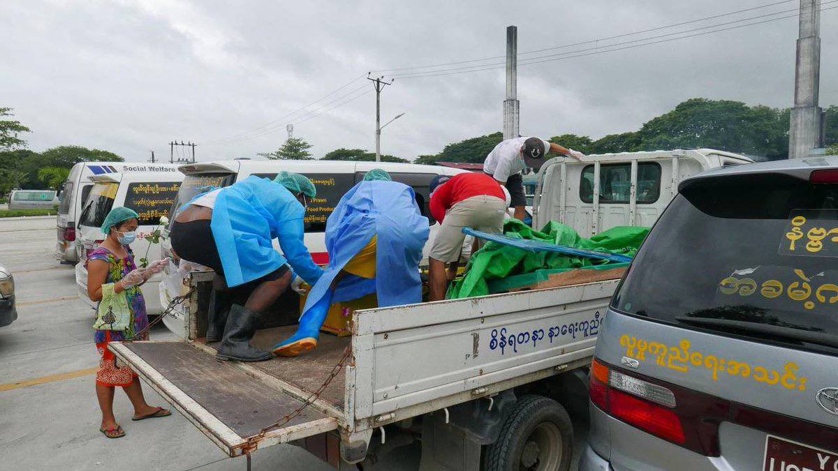 SAC only allowed dead bodies to be delivered at the time of burial. They claimed on TV that the death toll had reduced while dead bodies were piling up in ambulances. LET US BREATHE #StopSACFromRobbingO2 #July26Coup  #WhatsHappeningInMyanmar