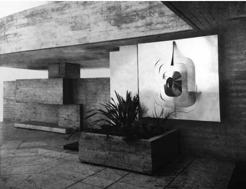 fraisku's tweet photo. "La elegancia tiene que ver más con la sencillez y la sobriedad que con el recargamiento y el adorno".
#JavierCarvajal (1926-2013),
Casa Carvajal-1966, Madrid.
#BrutalMonday https://t.co/IAR0T03ccY