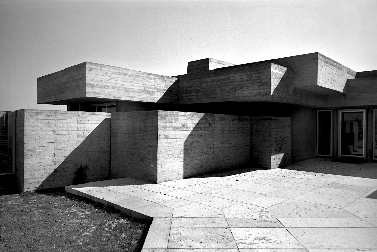 fraisku's tweet photo. "La elegancia tiene que ver más con la sencillez y la sobriedad que con el recargamiento y el adorno".
#JavierCarvajal (1926-2013),
Casa Carvajal-1966, Madrid.
#BrutalMonday https://t.co/IAR0T03ccY