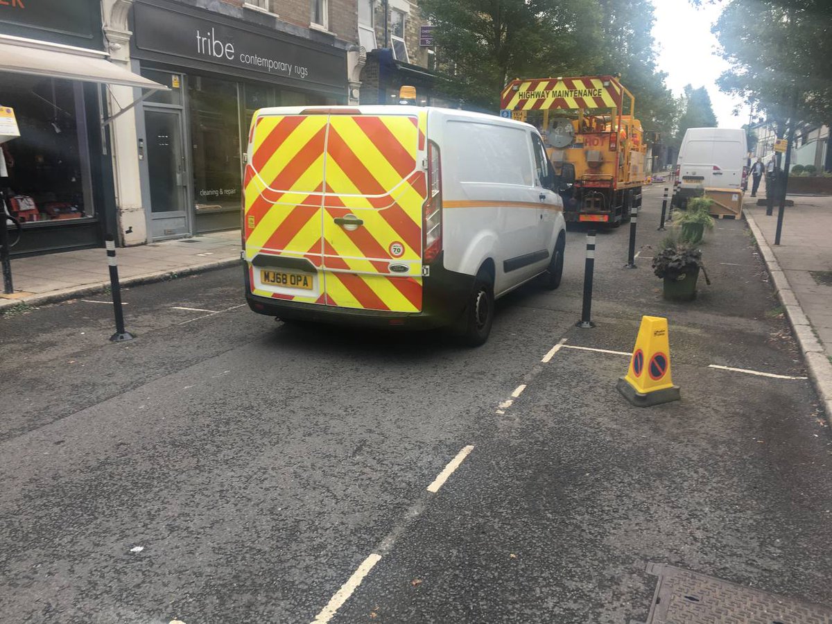 RuthMayorcas's tweet photo. @bricycle Meanwhile in #Chiswick one bit of successful modal filter being removed as I type down to one relentless bit of campaigning by @JoannaBiddolph just to carry 3 heavy jute bags of shopping by #car #DevonshireRd @ToryCycling https://t.co/zMx4jhkBBi