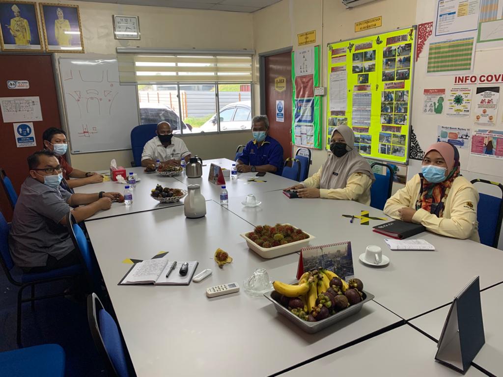 Lawatan YB Exco Infrastruktur, kemudahan awam, utiliti dan teknologi hijau, Negeri terengganu ke Projek Membina Kuala Terengganu Bypass bg melihat perkembangan projek ini. 
<a href="/AidaAmalinaAbd1/">Aida Amalina</a> <a href="/JkrMalwi/">MOHAMAD ALWI MAT ZIN</a>