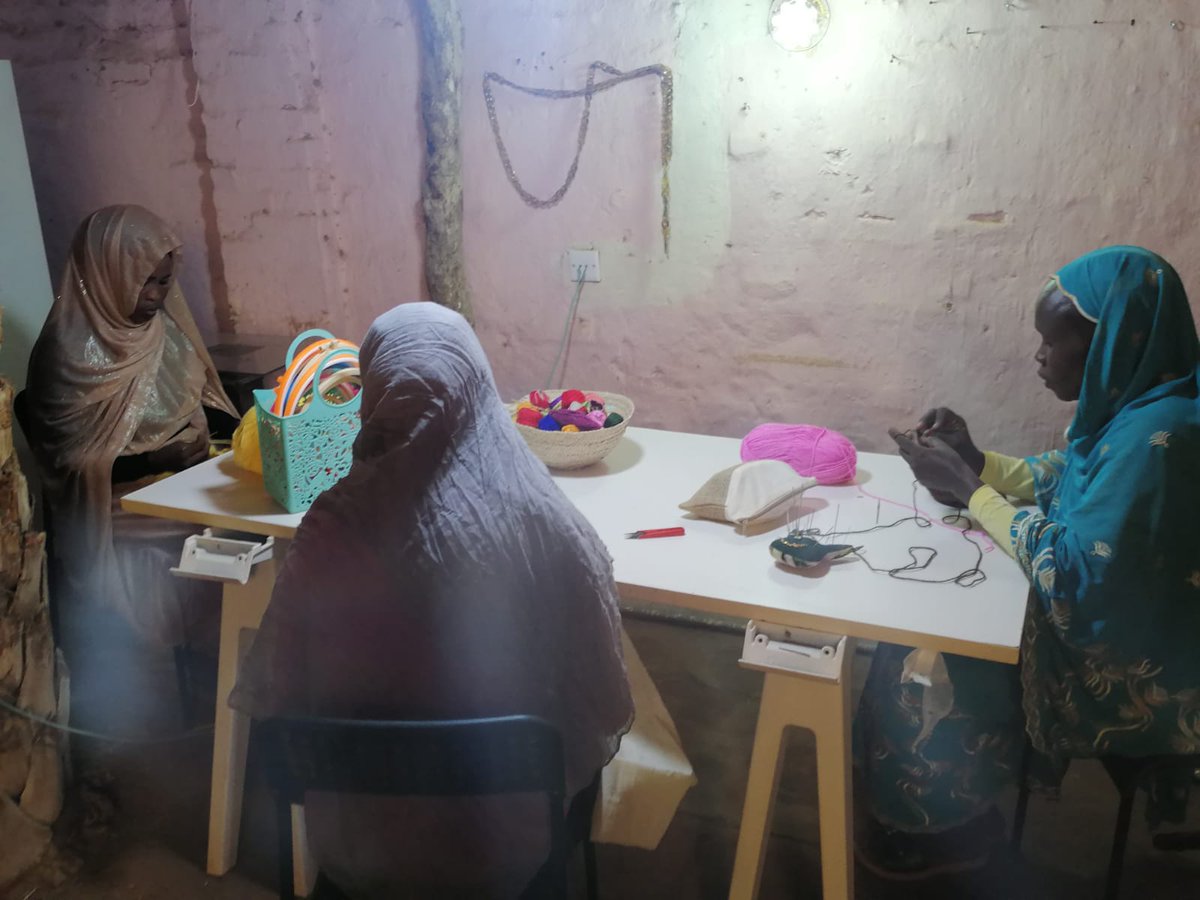 eblatmann's tweet photo. زيارة إلى مقر جمعية #سوباجو التي تقوم يعمل رائع، لا سيما المتعلقة بالمرأة. 🙏👍👏
Visite des locaux de l'association #Sobajo qui fait un travail formidable, notamment en faveur des femmes.♀️
Merci et bravo ! 
@FranceauSoudan https://t.co/FByUKRbx7M
