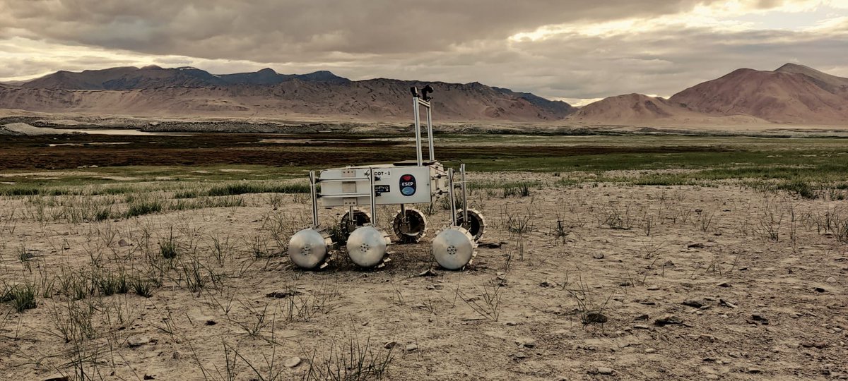 1st time in India, #AmityUniversityMumbai has tested MASCOT (Mars Amity Surface Characterization Operations Trainer) in glacial lake Tsokar, the highest altitude rover test ever done at 4600 m. In collaboration with @CosmicAdventur, and Ladakh Science Foundation.