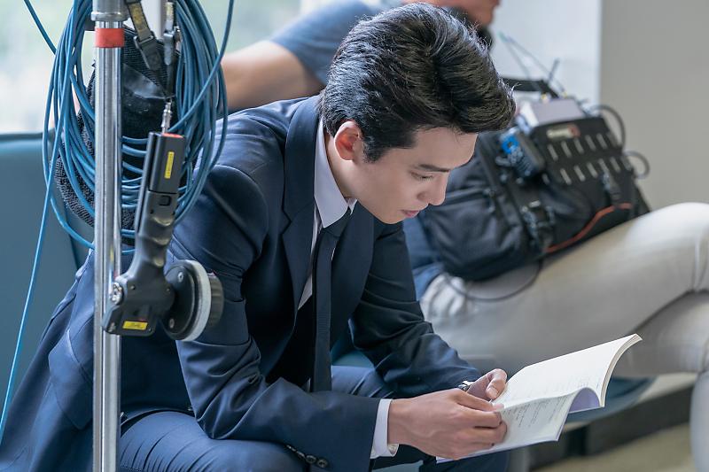 _aizspace's tweet photo. Management Allum Naver Post
DingDong! The gift has arrive!

“Fans' Top 1 favorite character"

#HanTaeJoo of LaOnMa!

#LifeOnMars #JungKyungHo https://t.co/aIsa7g6Ken