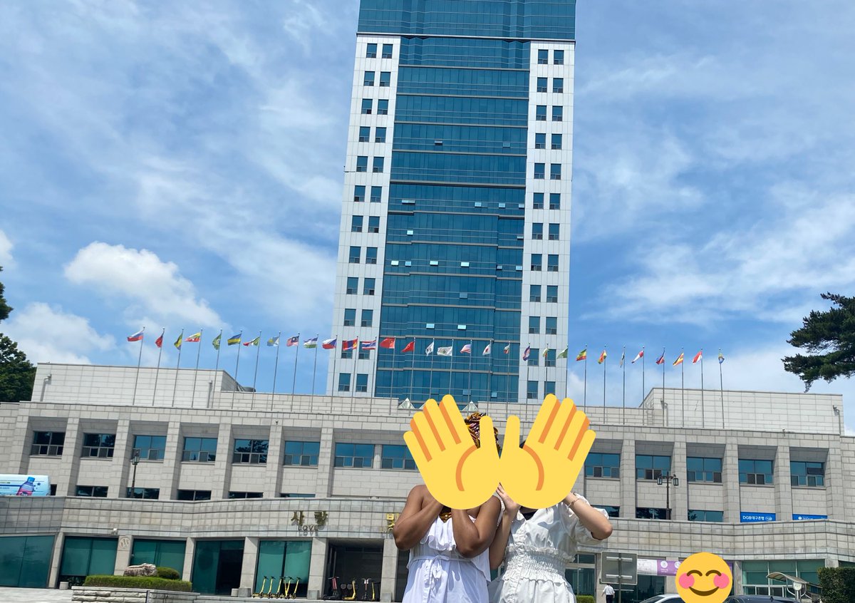 uonlyIive_once's tweet photo. 大邱大学 대구대학교 
留学を準備している方の少しでも
助けになりたいです🙇‍♀️
不安なことや質問など本当に何でも
送ってください~😊

 #大邱大学 #大邱留学 #대구 #대구대학교 #D4ビザ #韓国留学 https://t.co/xABmvBgGcA