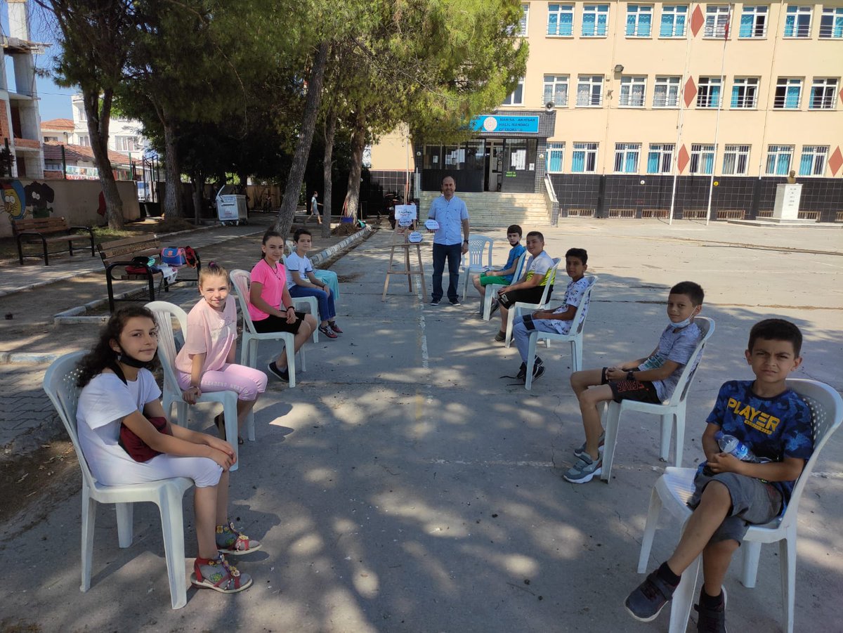 HALLTOK's tweet photo. Manisa/Akhisar/ Halil Mandacı İlkokulu'nda Telafide ben de varım yaz etkinlikleri kapsamında Masal Anlatıcılığı etkinliklerimiz devam ediyor.
#Telafidebendevarım 
#TCMeb 
@ziyaselcuk 
@mdikici45 
@AkhisarMem 
@KamileGKALP1 
@ErcanYk37018835 https://t.co/b3zxgHS2iZ