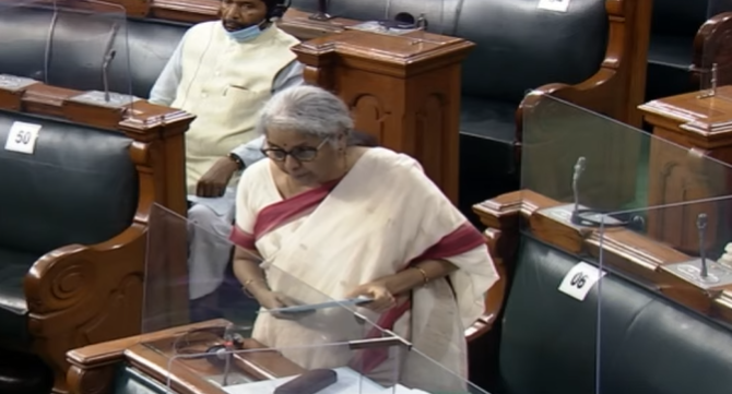 loksabhatv's tweet photo. वित्त मंत्री निर्मला सीतारमण @nsitharaman ने दिवाला और शोधन संहिता (सं) विधेयक, 2021 लोक सभा में पुरःस्थापित किया

#MonsoonSession2021 #LSlive https://t.co/vNP2CoqP2G