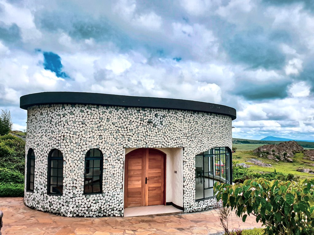 letsDiscoverke's tweet photo. Tucked in Kajiado, Saab Royale Resort is where comfort meets nature. The resort is perfect for romantic getaways 

Photos by @mercymurugi https://t.co/zVEx2E9TwZ