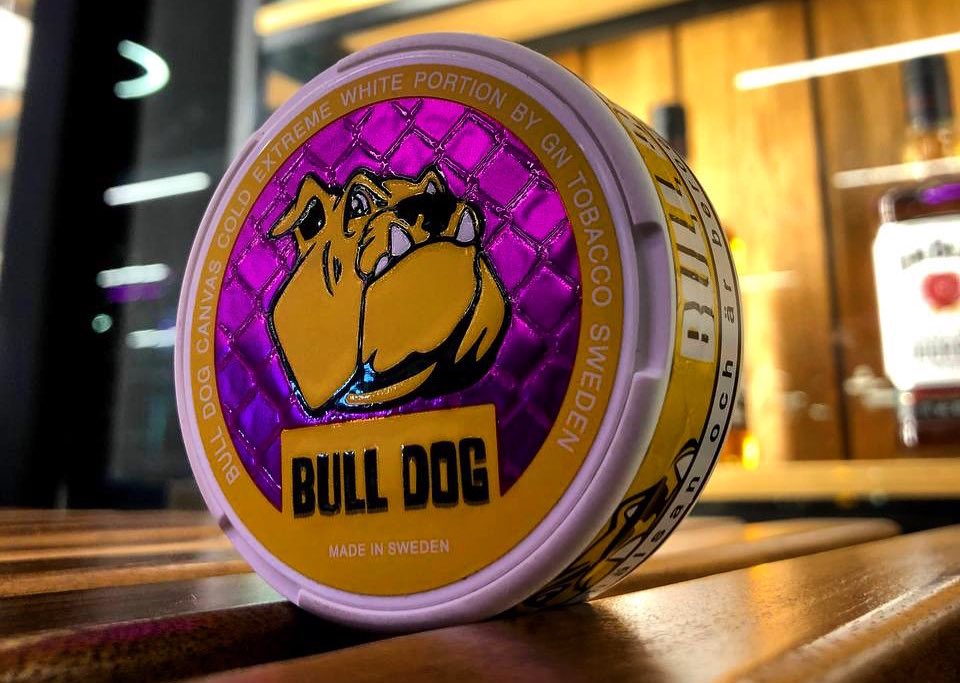 This is Dog , Bull Dog 🙌🏻
#snus #Sweden #swe #BulldogCompliceDeMaltrato #bulldog #Dog #tobacco #pouch #portion #friends #enjoy #gntobacco #bulldogsweden