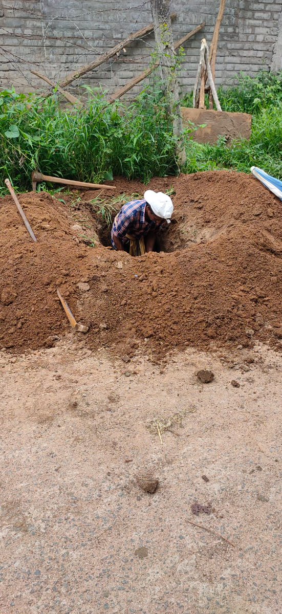 Fiber restoration work going on by CSC VLE Naresh Bag,Lanjigarh,Gundri, Kalahandi, Odisha.

#CSCseGRAMSWARAJ #DigitalIndia 
#OnlyCSCCandothis

<a href="/AshwiniVaishnaw/">Ashwini Vaishnaw</a> <a href="/GoI_MeitY/">Ministry of Electronics & IT</a> <a href="/CSCegov_/">CSCeGov</a> <a href="/dintya15/">dinesh tyagi Retd IAS</a> <a href="/wifichoupal/">CSC Wi-Fi Choupal</a> <a href="/abhi481/">Abhishek Singh</a> <a href="/SwornaprabhaSi1/">Swornaprabha Singh</a> <a href="/Debidutta007/">Debidutta Mohanty</a> <a href="/DmKalahandi/">DM KALAHANDI</a>