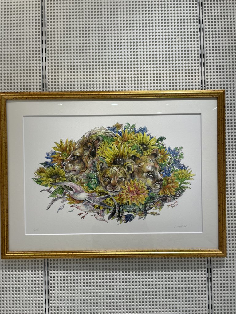 ジークレについては新規に「縄張」(ヤドクガエル、「花籠」(ネコ)、「盛夏」(ライオン)、「雲間」(クジラ)を、サイズ及び価格改定した「春をひきつれ(大)」を用意しています。
なお、8/6から同館8F催会場にて約80点の原画展示を行いますので、こちらもご承知ください。
それではよろしくお願いします。