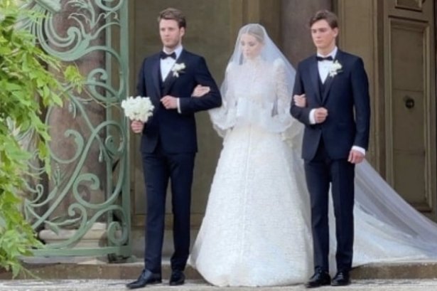 colourandimage's tweet photo. Kitty Spencer, Princess Diana's niece, married billionaire fashion tycoon &amp; owner of Whistles and Phase Eight.

Kitty looked a vision in a Victorian-inspired, puffed sleeve @dolcegabbana wedding gown, made of white lace.  

Kitty is a brand ambassador for D&amp;G
#stylingthenation https://t.co/HDXG8HBI7R