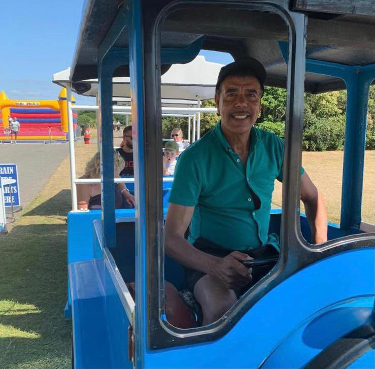 chris_kammy's tweet photo. Got treated Royally by the people of Silloth over the last few days😊 Drove the Thomas the Tank engine train 🚂 for the Mums &amp; Dads 🤷🏽‍♂️ Oh &amp; the kids of course 😂 7 hours on West View Beach with the grandkids 😊 only Sea,Sand &amp; buckets &amp; spades for company 😊 https://t.co/TI3aRaz9N3